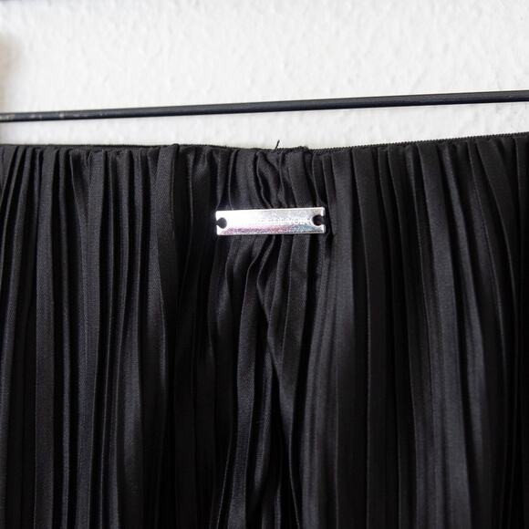 Maniere De Voir Pull On Pleated Flare Pants - Picture 3 of 5